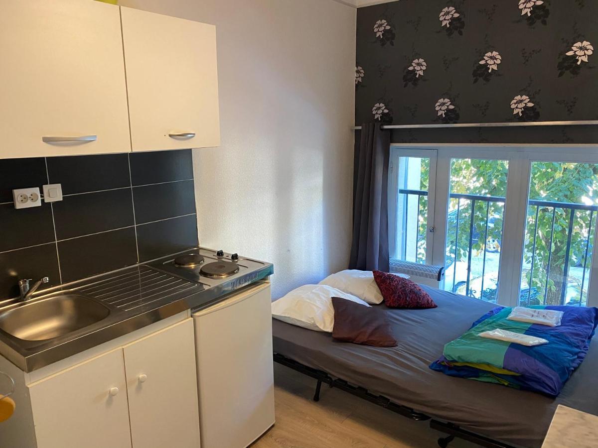 Les studios meublés de l'avenue Bouloumié Vittel Esterno foto