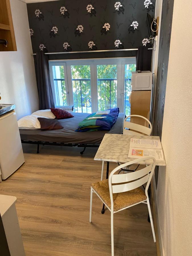 Les studios meublés de l'avenue Bouloumié Vittel Esterno foto