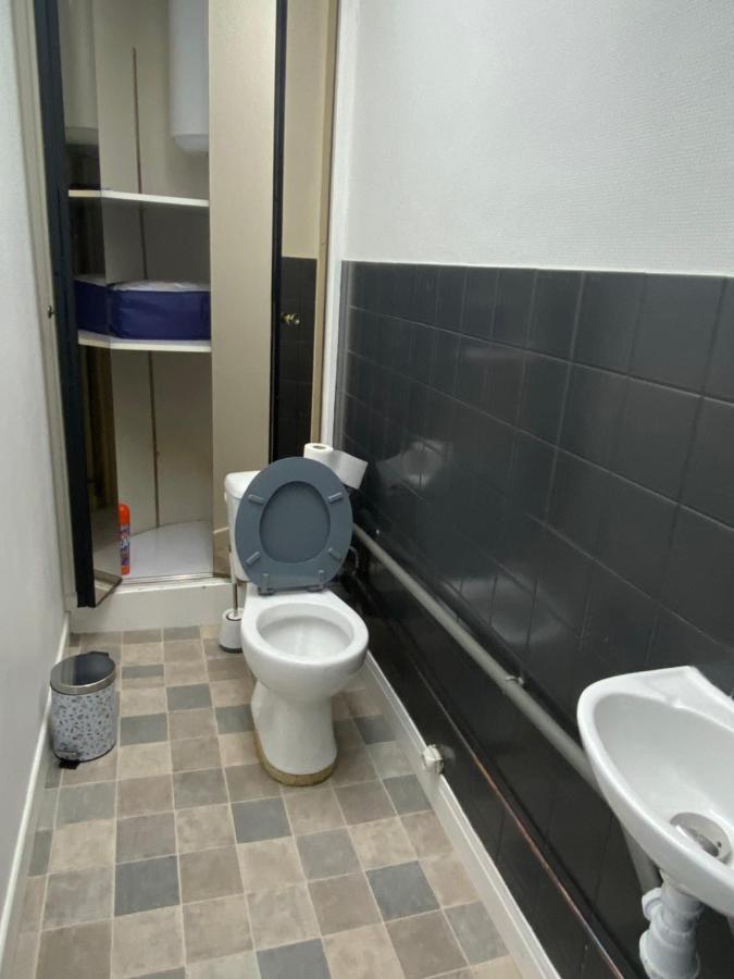Les studios meublés de l'avenue Bouloumié Vittel Esterno foto