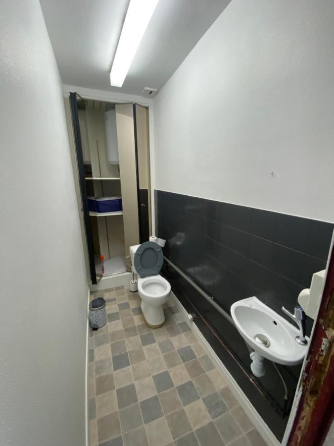 Les studios meublés de l'avenue Bouloumié Vittel Esterno foto